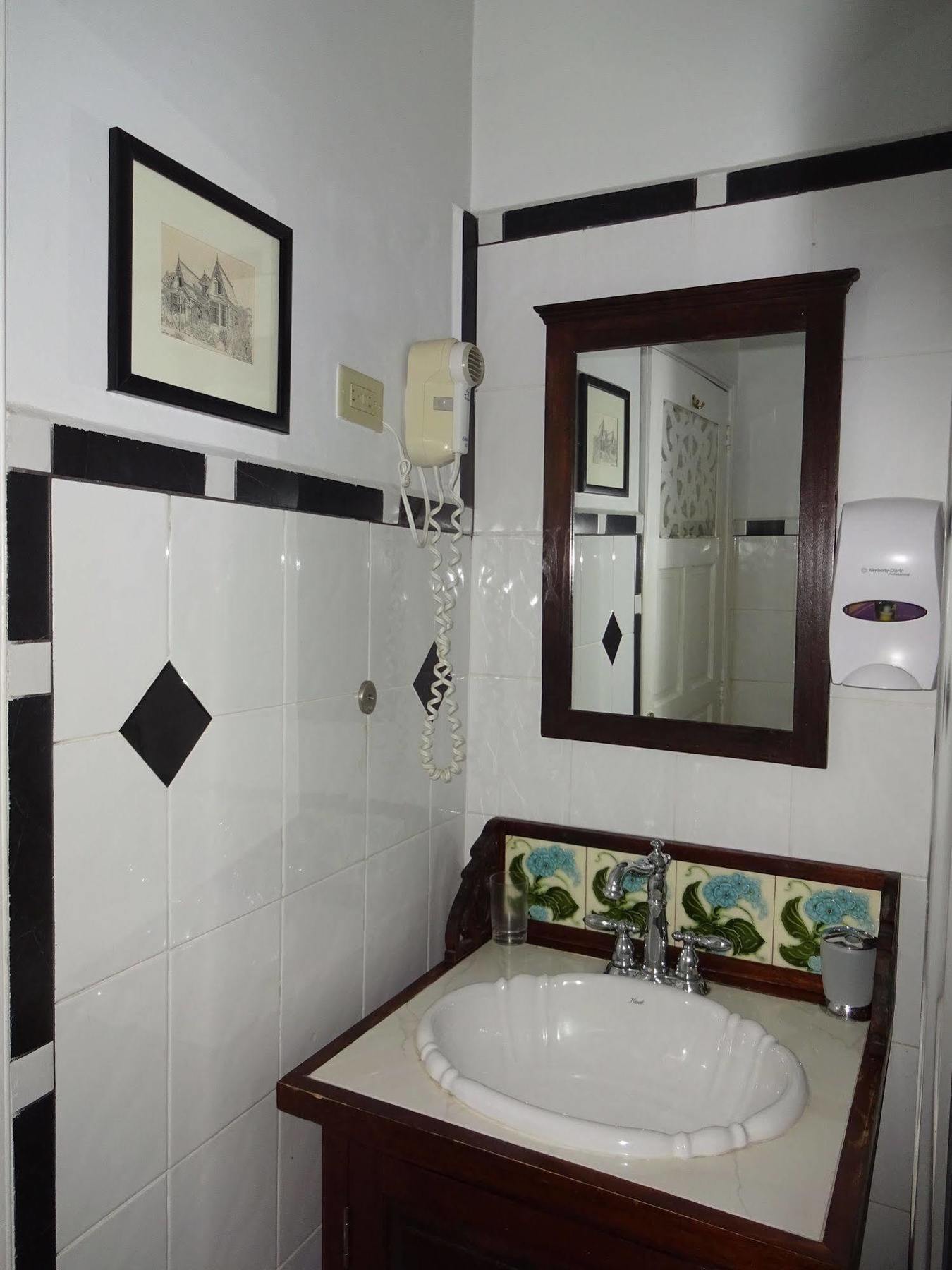 Coblentz Inn Boutique Hotel Port of Spain Екстериор снимка